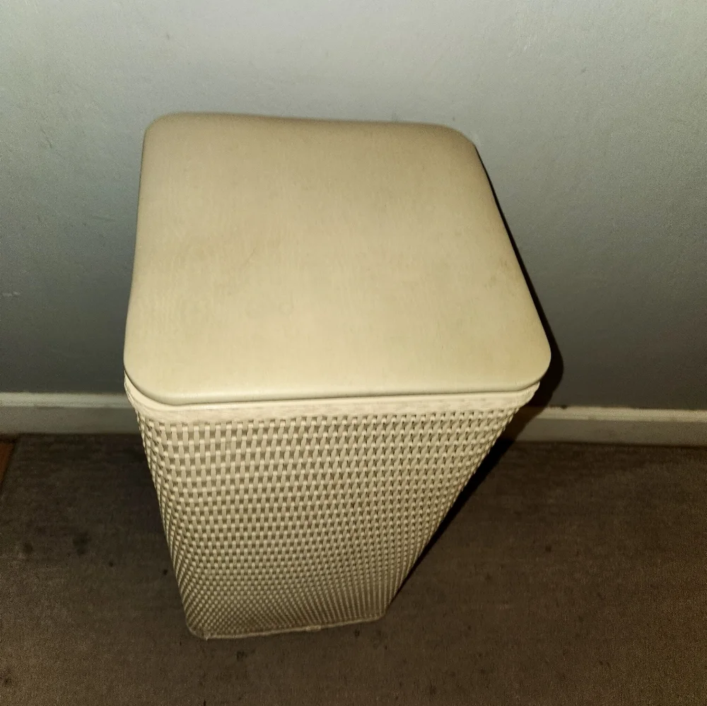 Vintage 1970s Ivory White Woven Wicker Square Storage Hamper